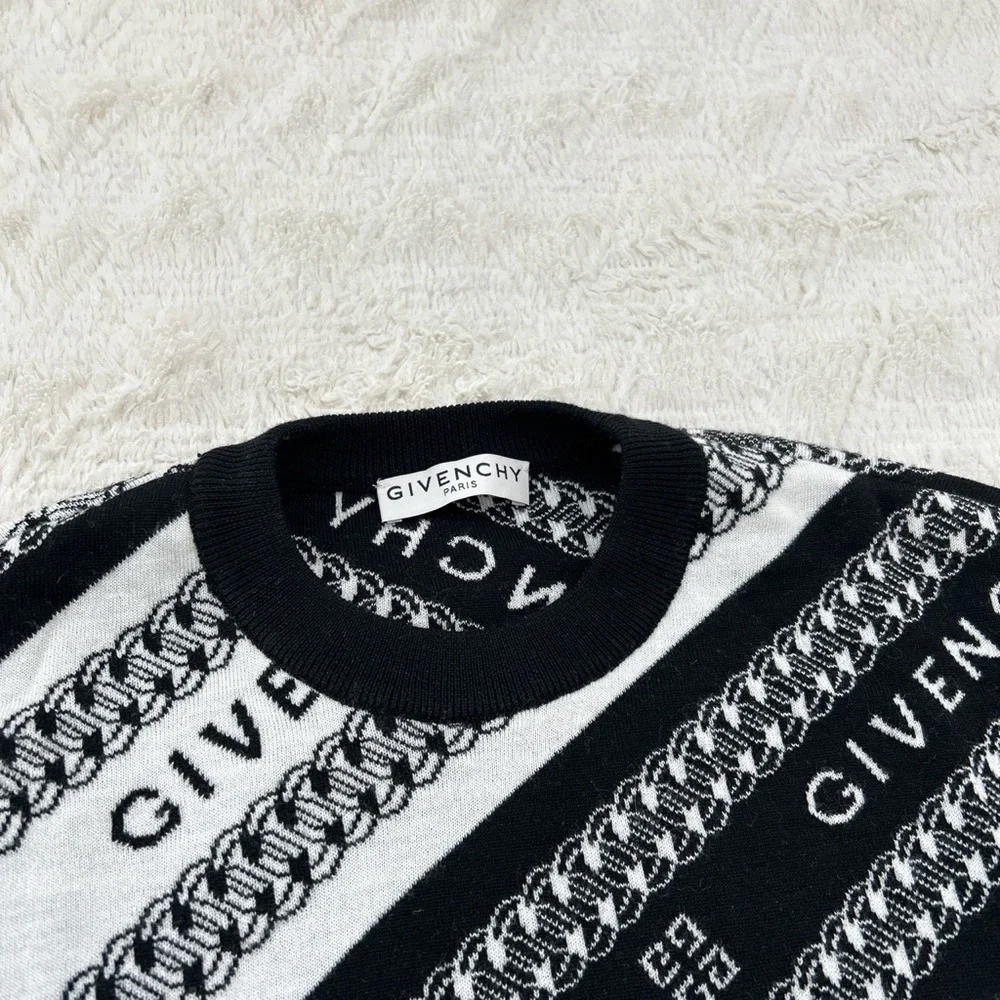Givenchy graphic chain logo wool crew neck sweater in black and white - Picture 3 of 5